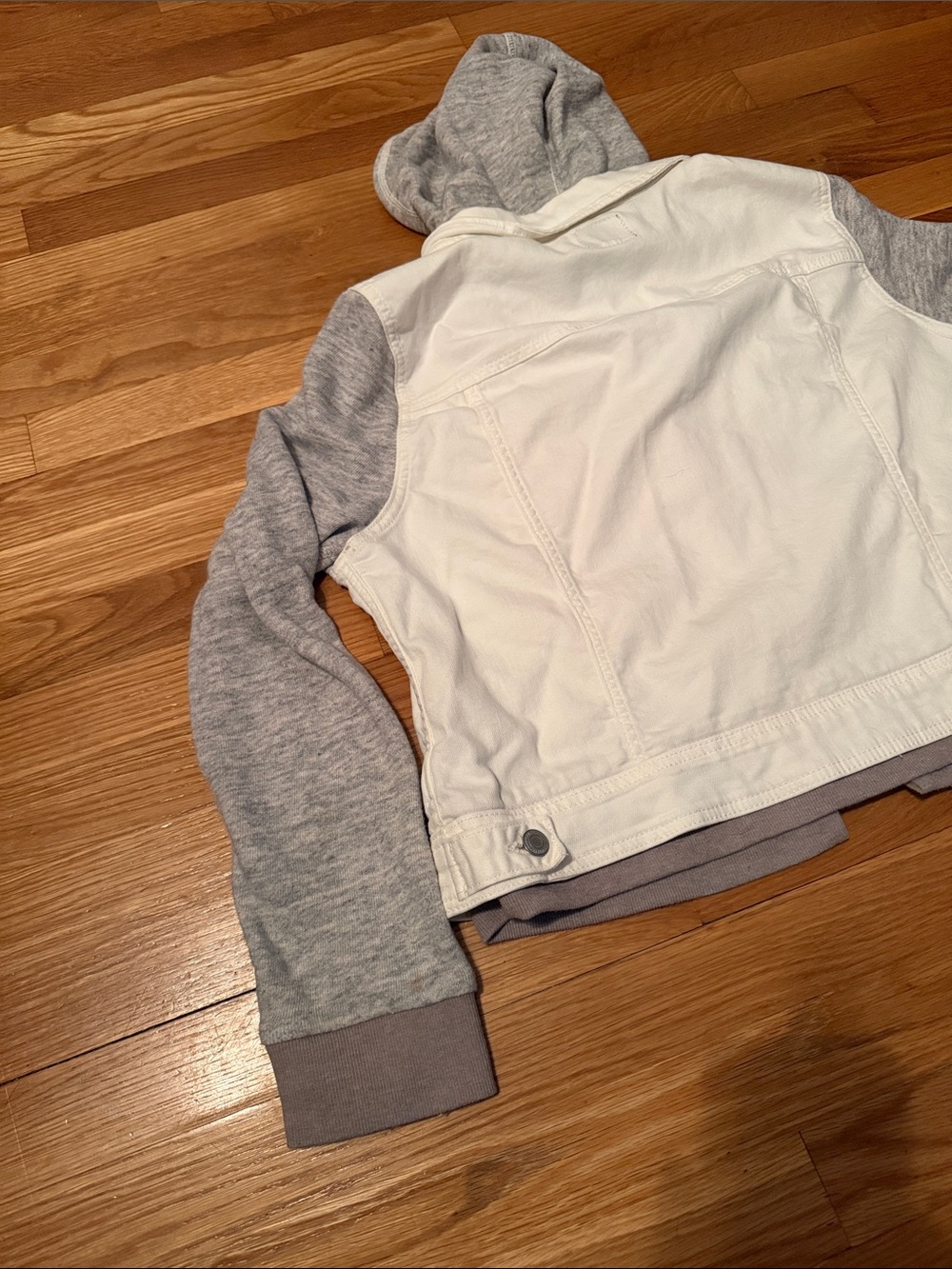 American Eagle Outfitters White Denim Jacket with Gray Hoodie Sleeves - Picture 9 of 10